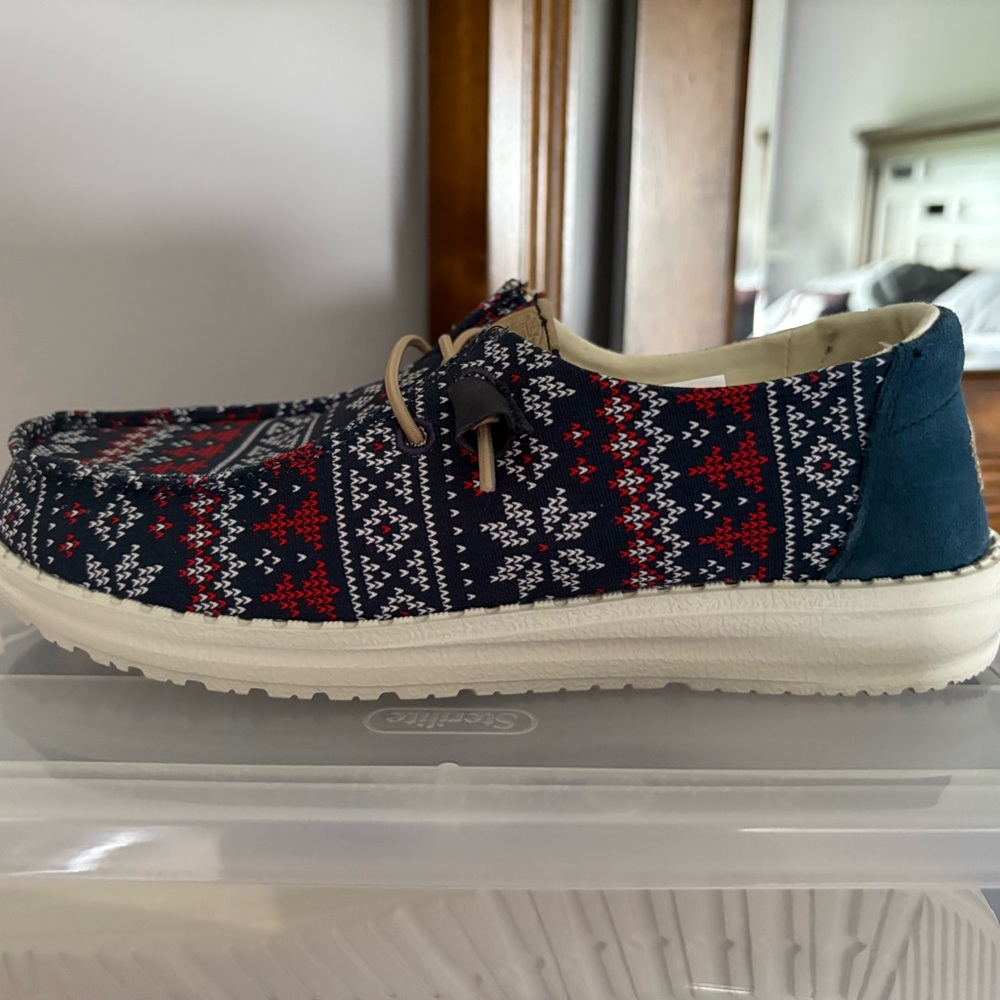 FINAL PRICE 

Hey Dude Women's Slippers - Navy and Red Pattern
